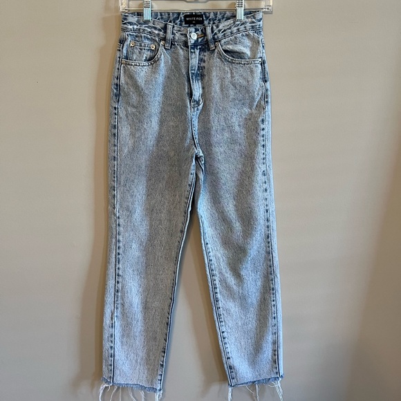 White Fox Boutique Denim - WHITE FOX Boyfriend Jeans